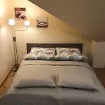 Nad Rzeka Apartment